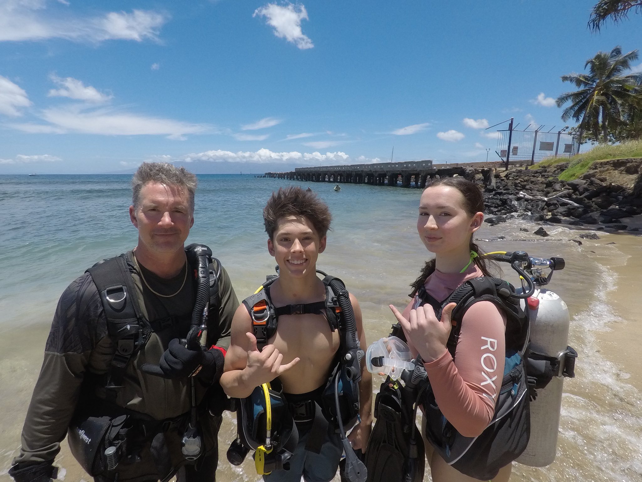 Scuba Divers ready to dive in IN Maui at one of the best locations in maui